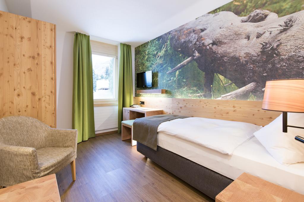 Hotel Garni Chesa Mulin Pontresina Quarto foto